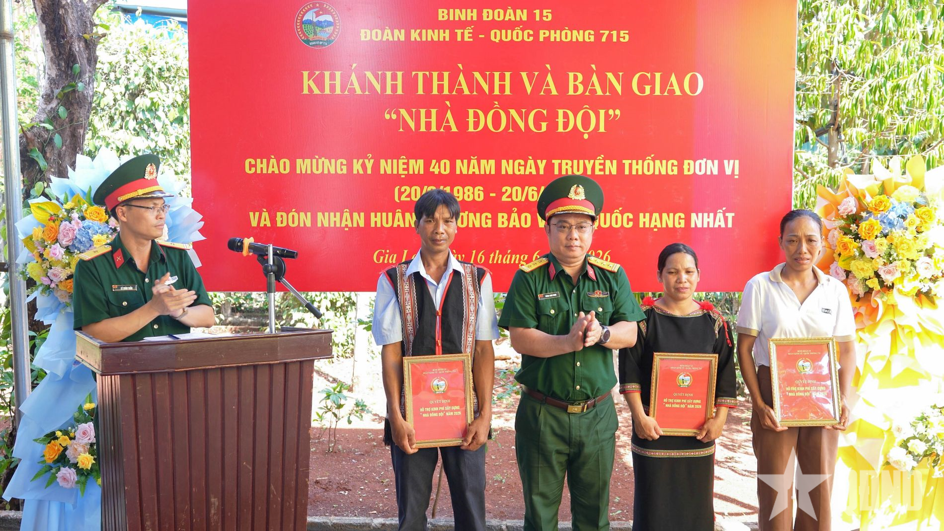 Đoàn Kinh tế - Quốc phòng 715 bàn giao “Nhà đồng đội” và công trình “Sao sáng buôn làng”
